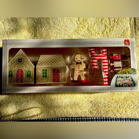 Target 6 count Gingerbread Tiered Tray Props. - Picture 2 of 7